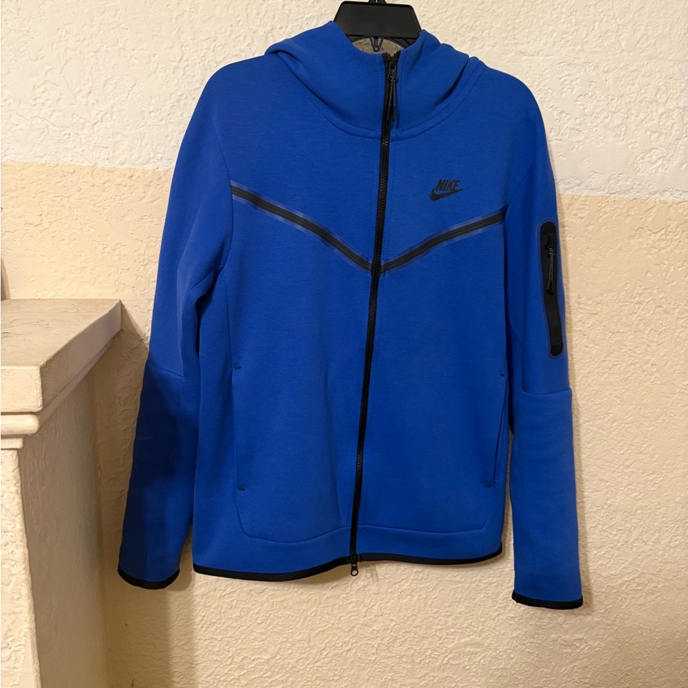 Blue Nike tech